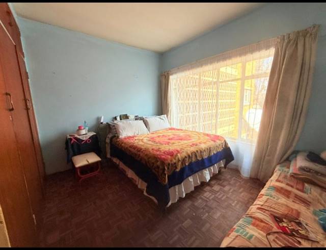 3 BEDROOM APARTMENT FOR SALE IN VANDERBIJLPARK CW 1